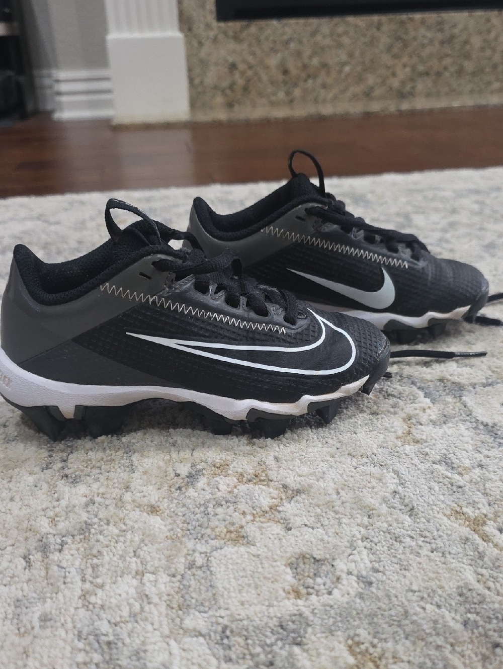 Nike Kids Black & White Cleats, size 11c